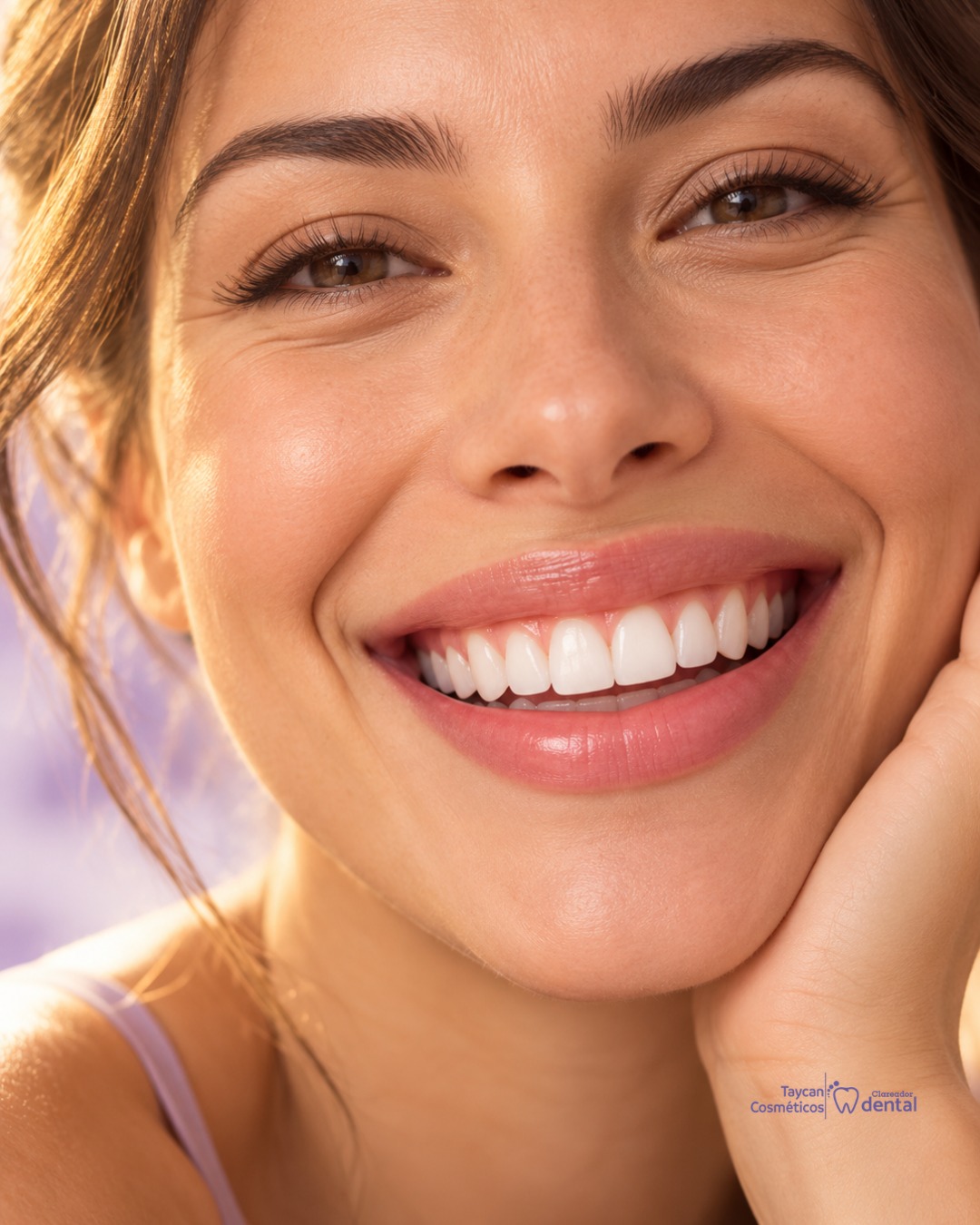 Post do Instagram: Confiança que aparece no sorriso. 💜 Cuidar de si também é se sentir bem com a própria imagem, com mais leveza, seguranç
